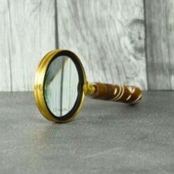 Inlaid Wood-Style Handle Magnifier | Decorative Pattern, Shiny Brass| Reading Aid & Elegant Desk Gift - Image 4