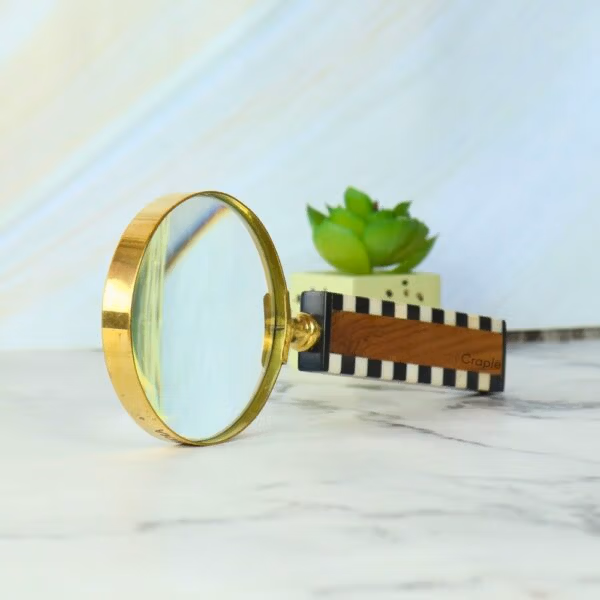 Golden Magnifier Vintage Elegance and Crystal-Clear Magnification (1) Golden Magnifier Vintage Elegance and Crystal-Clear Magnification - Image 3