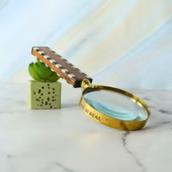 Golden Magnifier Vintage Elegance and Crystal-Clear Magnification - Image 4