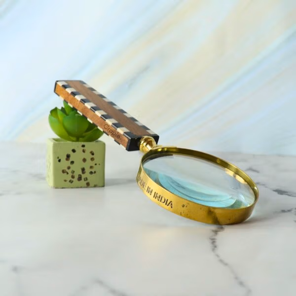 Golden Magnifier Vintage Elegance and Crystal-Clear Magnification (4) Golden Magnifier Vintage Elegance and Crystal-Clear Magnification - Image 4