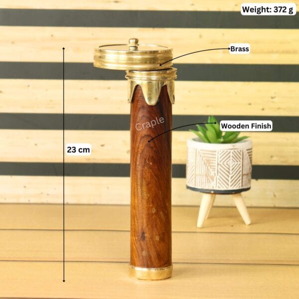 Image of the kaleidoscope with its specifications, showing a height of 23 cm, a weight of 372g, and labeling the brass and wooden finish.