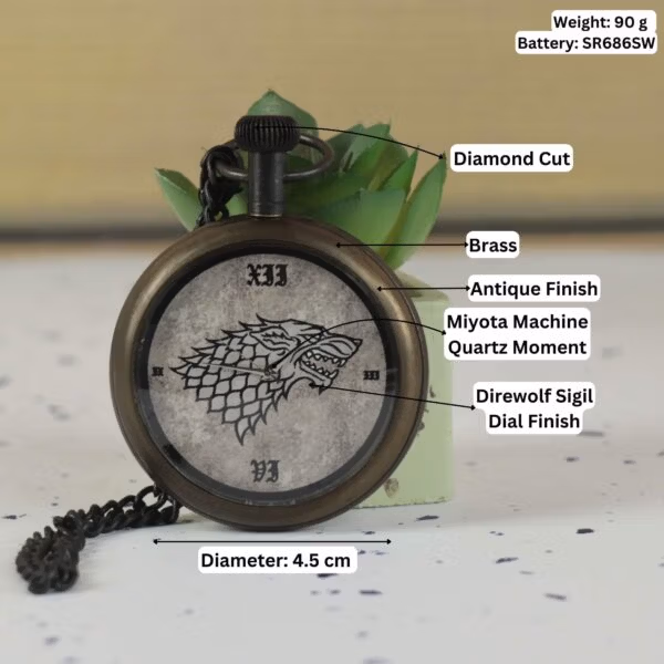 Image of the Direwolf pocket watch with labels showing its 4.5 cm diameter, brass material, and quartz movement.