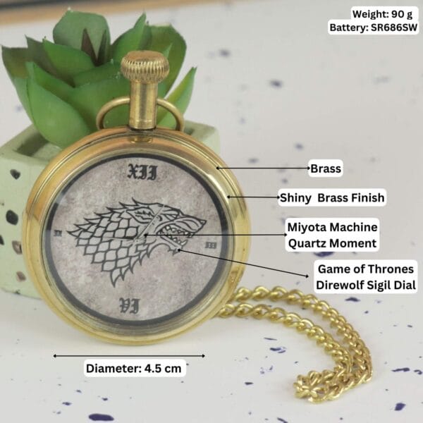 Image of the Game of Thrones watch with labeled features: 4.5 cm diameter, brass case, and quartz movement.