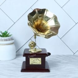 The perfect centerpiece to add a touch of antique elegance to your desk or shelf.