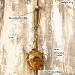 Image of the brass diver helmet keychain with labels showing 10 cm length, 45g weight, and brass material.