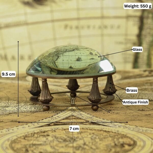 Image of the brass dome magnifier and stand with labeled dimensions: 9.5 cm height, 7 cm width, and 550g weight.