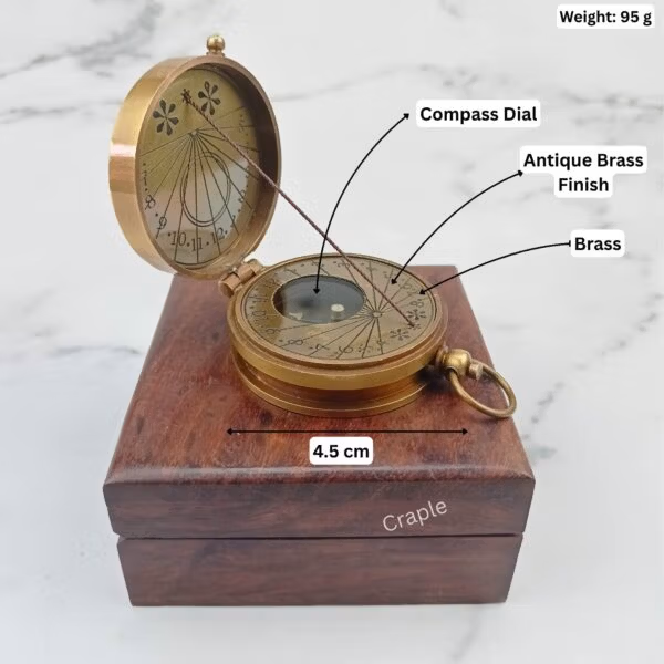 Antique brass sundial compass on its box with labeled dimensions, showing a 4.5 cm width and 95g weight.