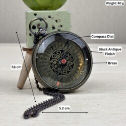 Black antique brass compass with dimensions labeled: 7.6 cm height, 5.2 cm width, and 80g weight.