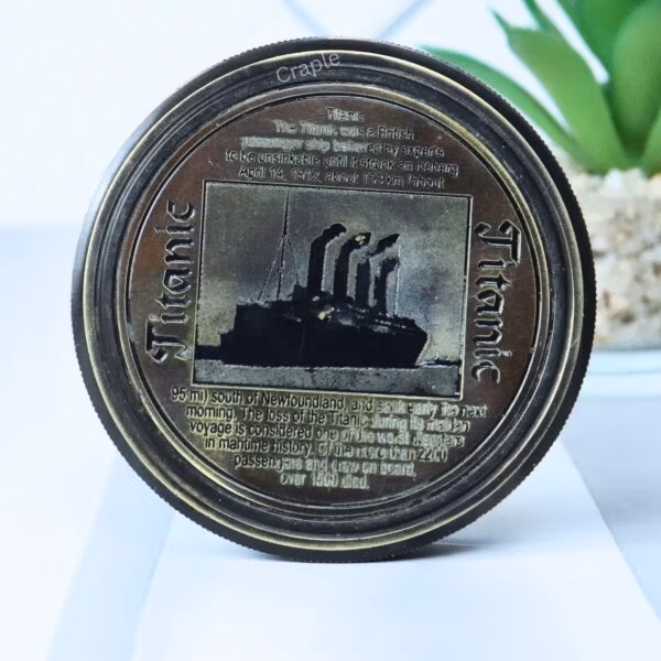 Compact and solid, this collectible compass measures 5 cm in diameter, perfect for display.