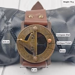 Brass wrist sundial showing its dimensions, with a 4 cm case width, 3.5 cm height, and 70g weight.